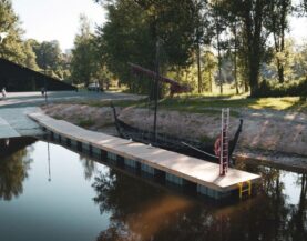 Pomost pływający na pływakach PE z wyposażeniem ratowniczym