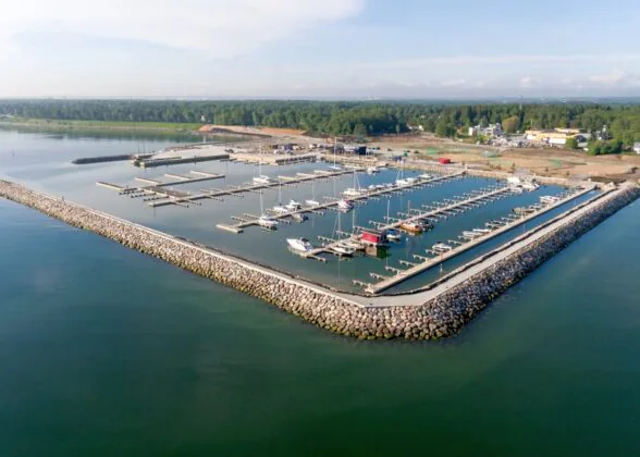 Monolityczne pomosty w Haven Kakumäe